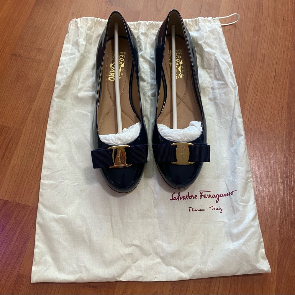 New Salvatore Ferragamo Varina Leather Flat